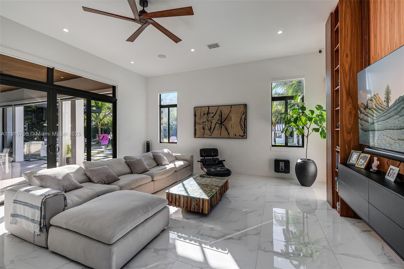 SWEETWATER ESTS SUB - Residential Lease