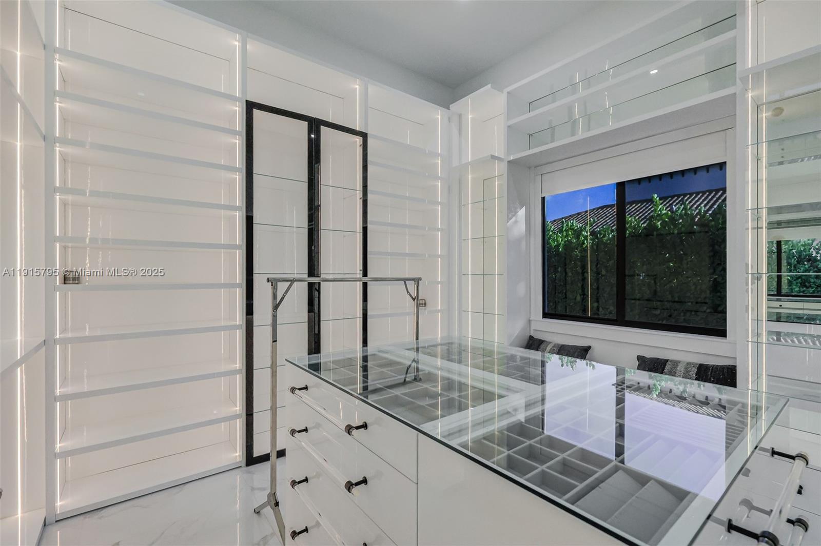 SWEETWATER ESTS SUB - Residential Lease