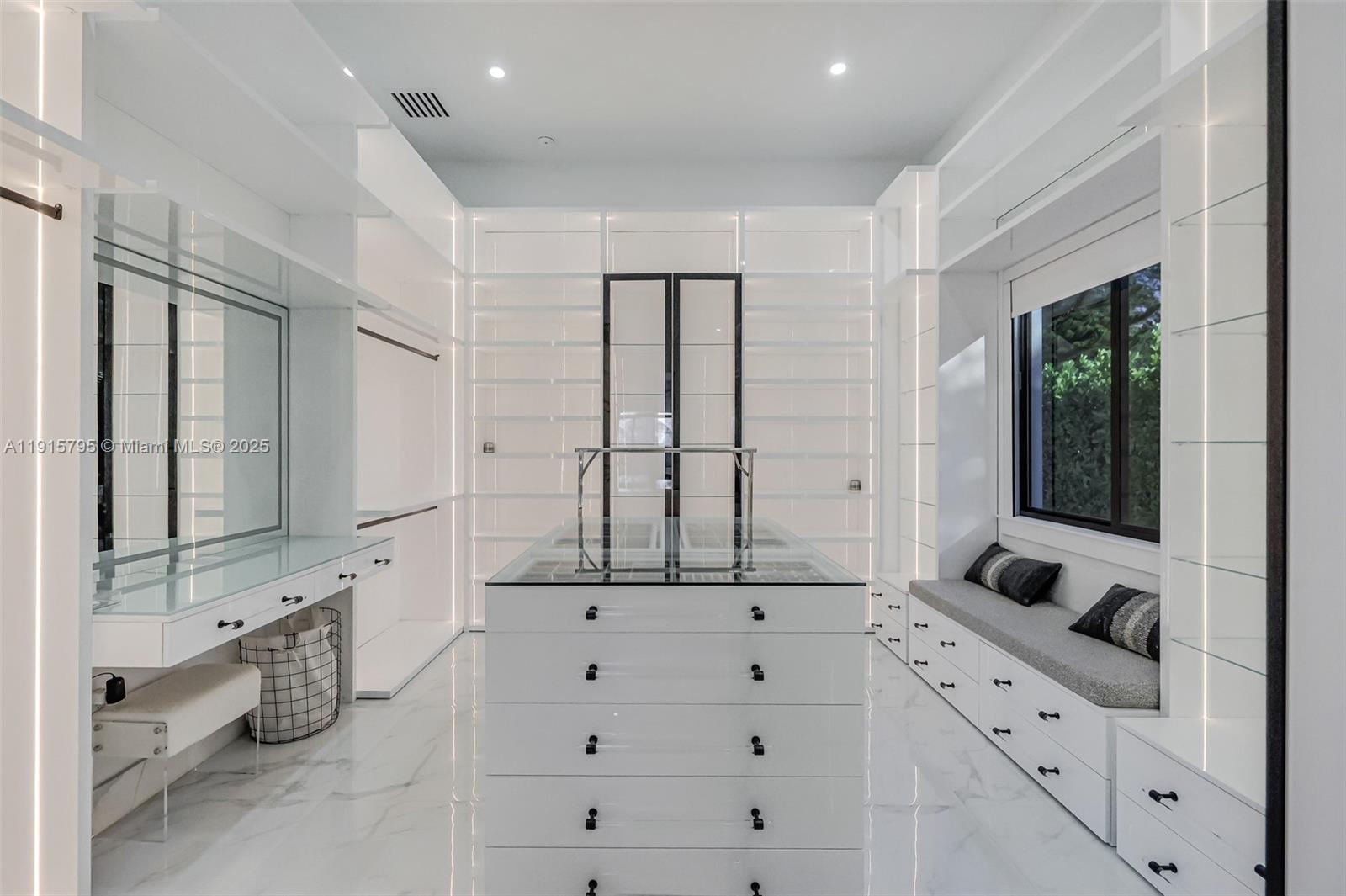 SWEETWATER ESTS SUB - Residential Lease