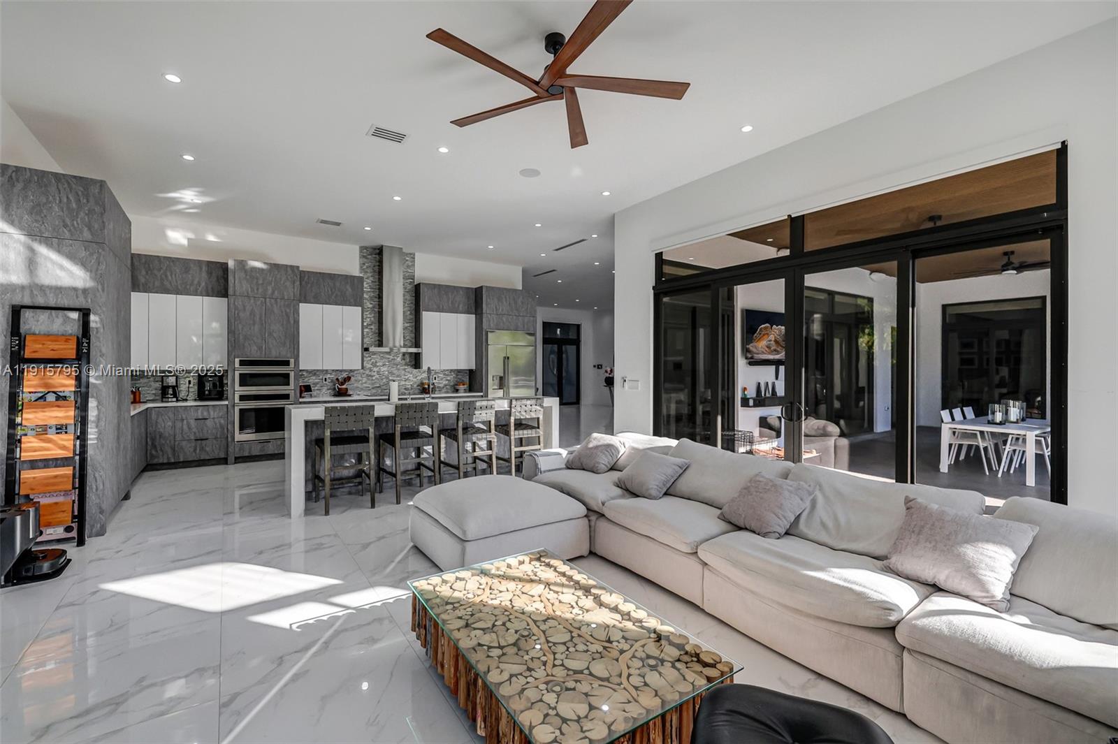 SWEETWATER ESTS SUB - Residential Lease