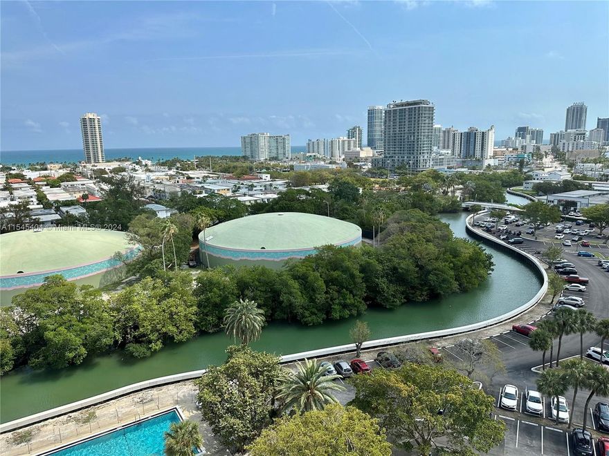 Contact listing agent to visit this 1 bedroom 1 bathroom beautiful condo at Parkview island featuring canal and Miami Beach views from it's expansive windows. Perfect location for a mimi pied a terre: walking distance to the beach, shops and restaurants. Please coordinate your showing at least with 24 hour notice only.
