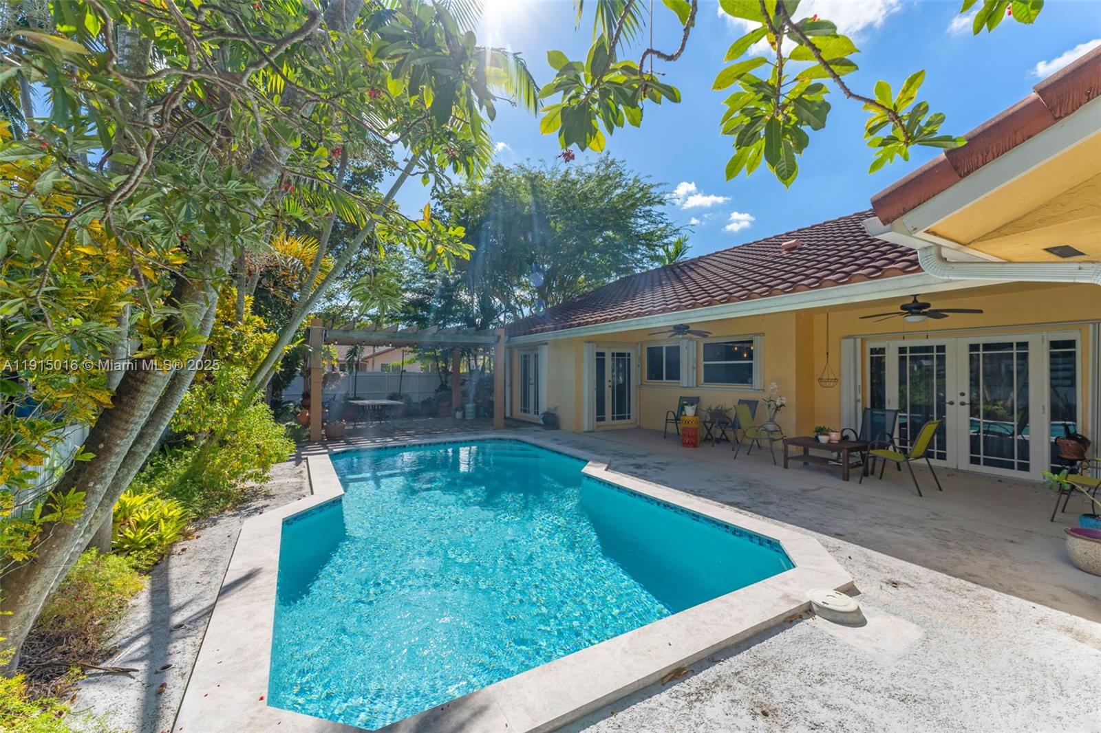 HAMMOCKS SHORES - Residential