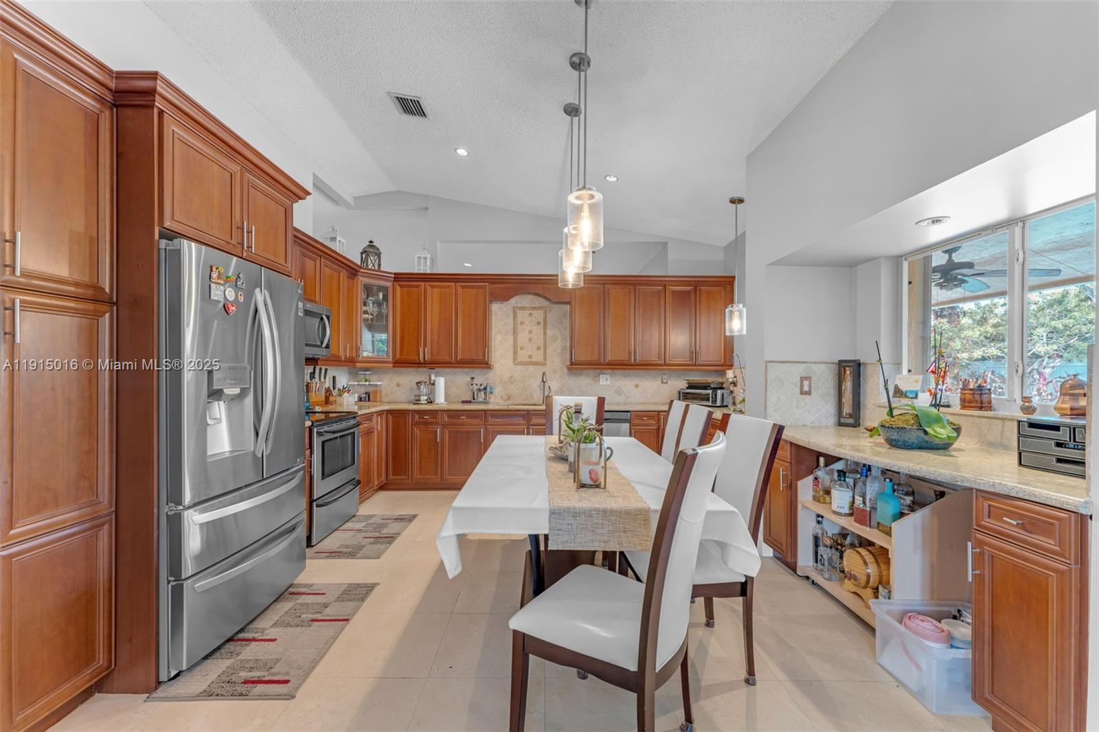 HAMMOCKS SHORES - Residential