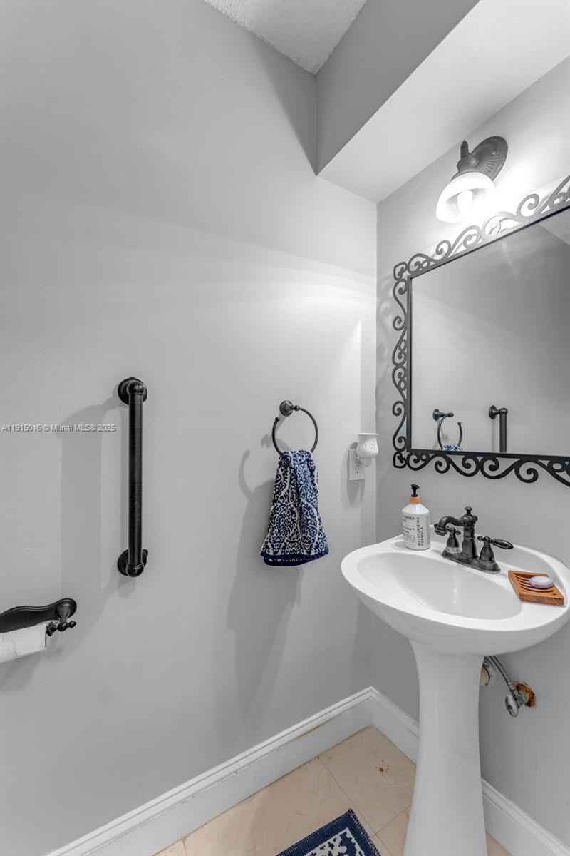 HAMMOCKS SHORES - Residential