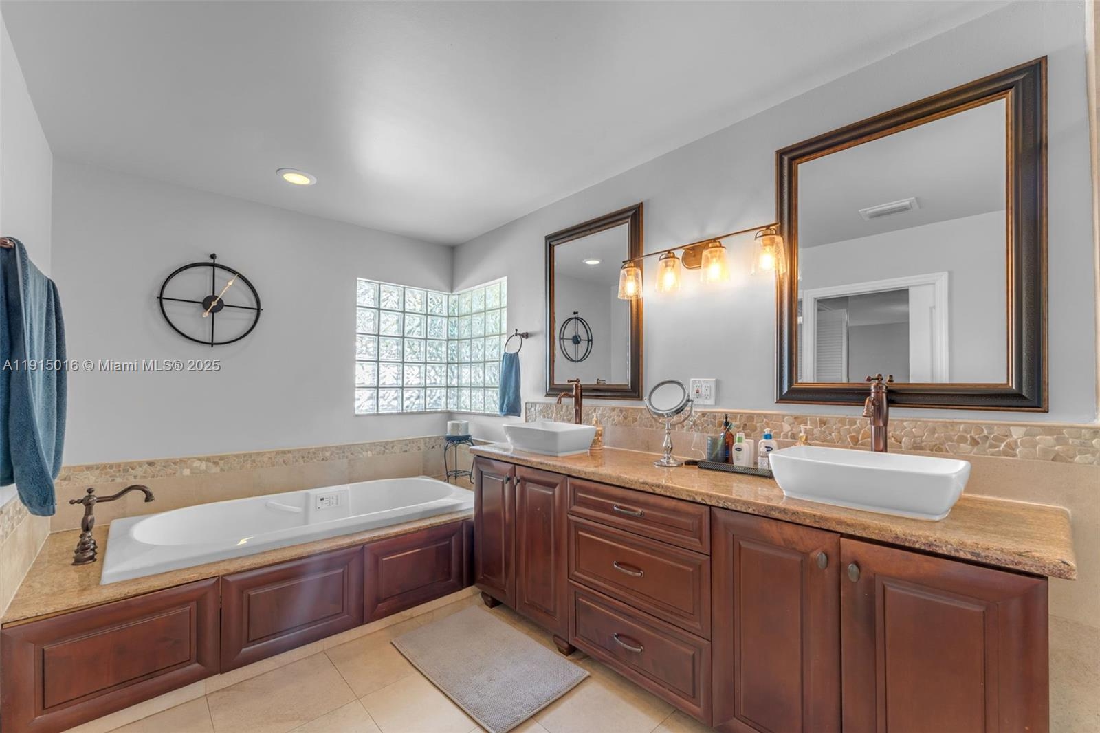 HAMMOCKS SHORES - Residential