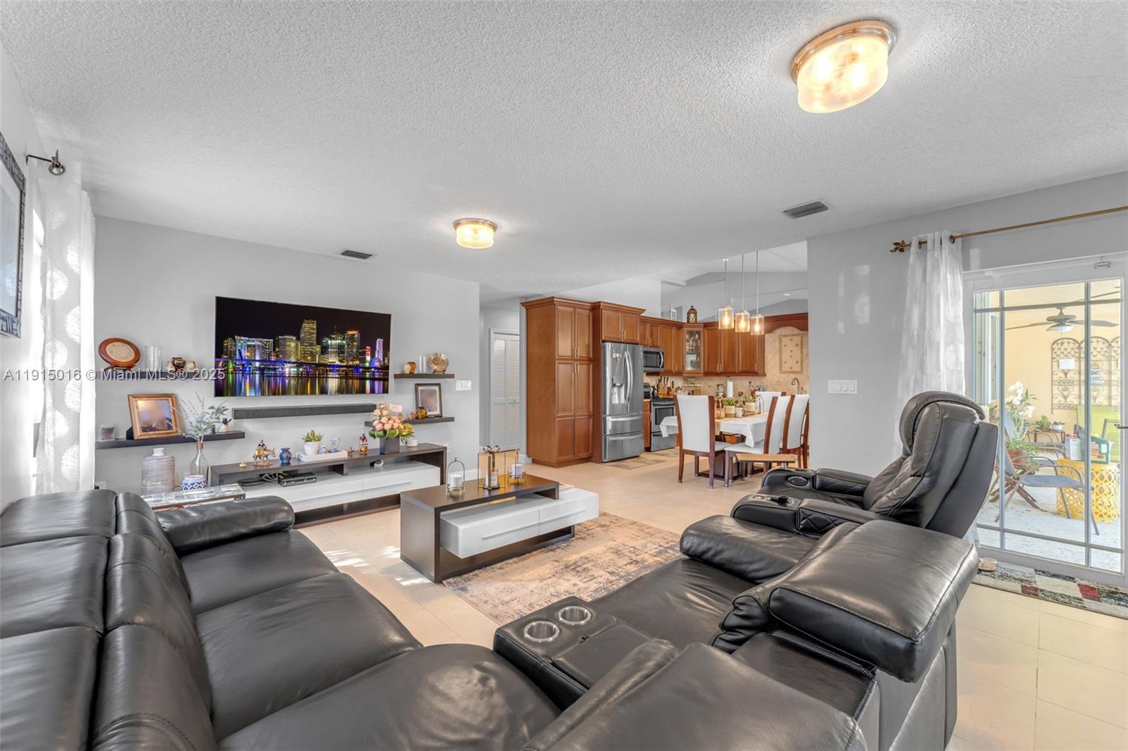 HAMMOCKS SHORES - Residential