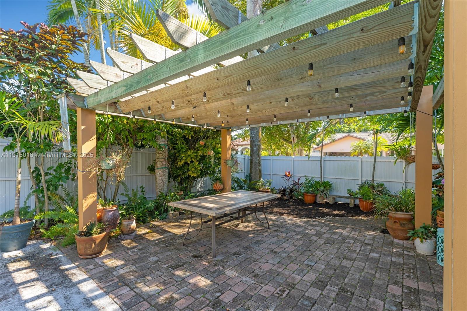 HAMMOCKS SHORES - Residential