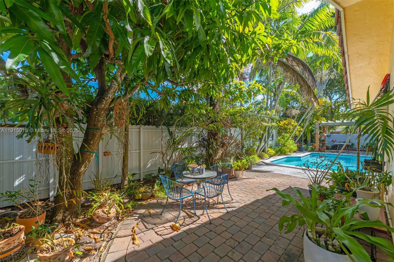 HAMMOCKS SHORES - Residential