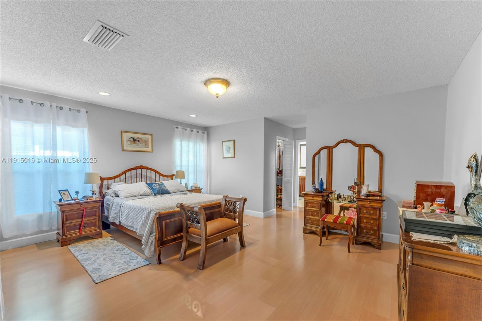 HAMMOCKS SHORES - Residential