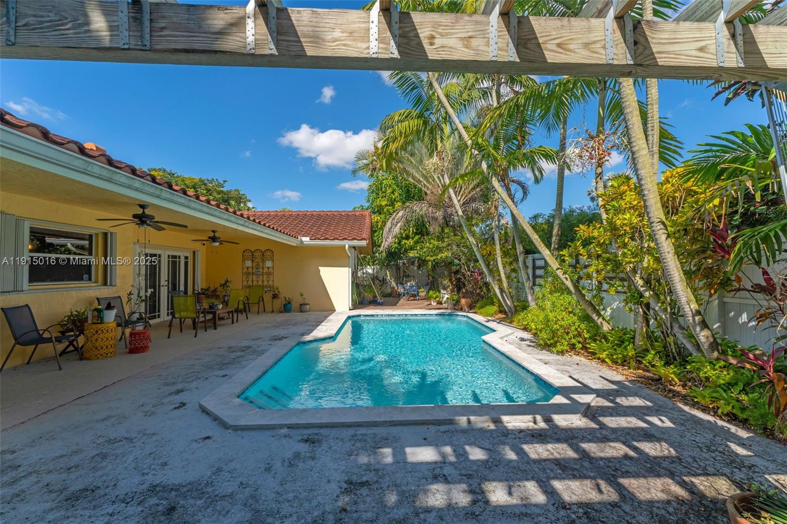 HAMMOCKS SHORES - Residential