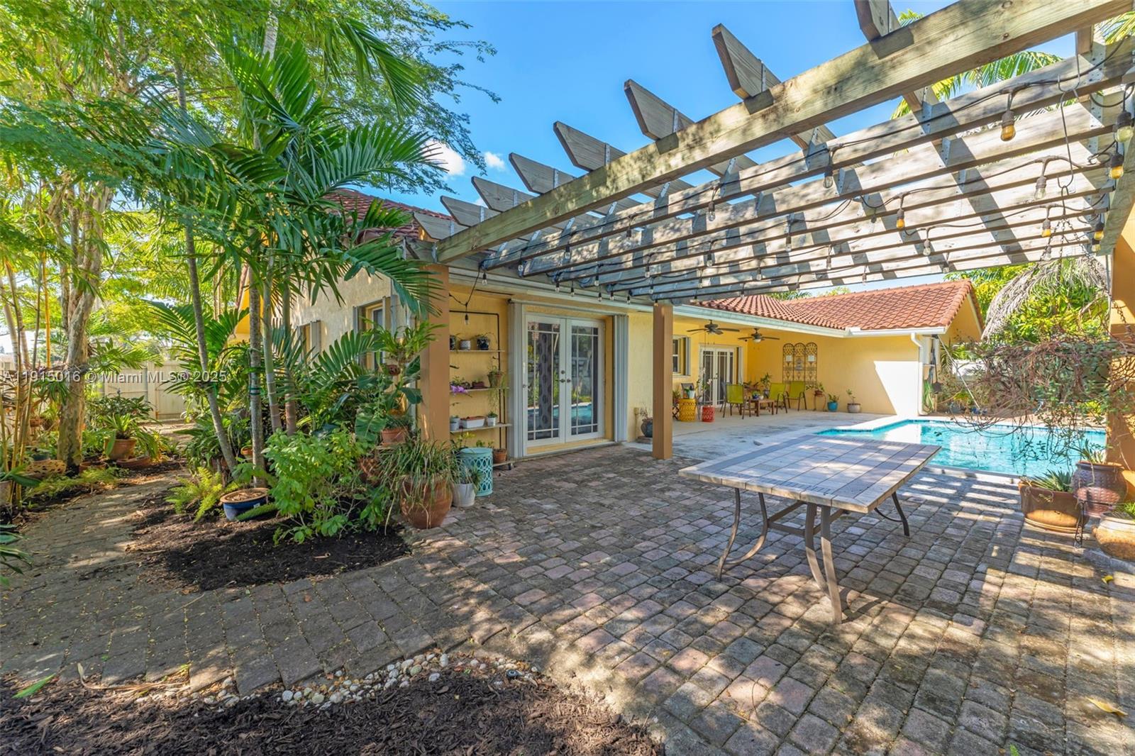 HAMMOCKS SHORES - Residential