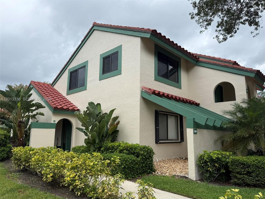 Photo of 24 W Lexington Ln W #A, Palm Beach Gardens, FL 33418 (MLS # A12013336)
