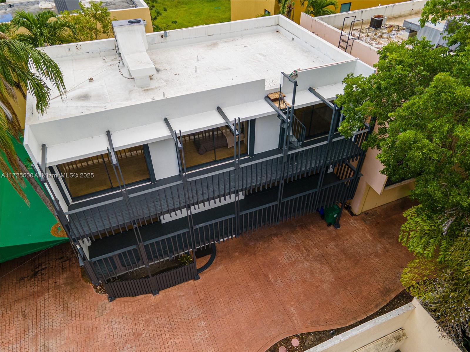 One of a kind hidden gem offers a lifestyle unheard of when living in Brickoll. Just completely renovated this 3-story DETACHED house is located in Brickell Milionaire Row". Over 2,700 SF home with 3 bad/4 bath, an additional bonus room, a 2-car garage plus 2 additional parking spaces outside, a small yard with direct socess to the pool, a rooftop that could be adapted as a terrace, floor-to-celing sliding glass doars that lead to expansive balconies that are accessible from the 2nd and 3rd Roor. Located in a gated community of only 5 homes and within a 3 minute drive to Key Biscayne, I-95, and US-1. It's aiso less than a 5-min walk to a playground and coffee shope and only 15 min walk to ail restaurants. This is one ol Brickell's best kept secrets, won't last