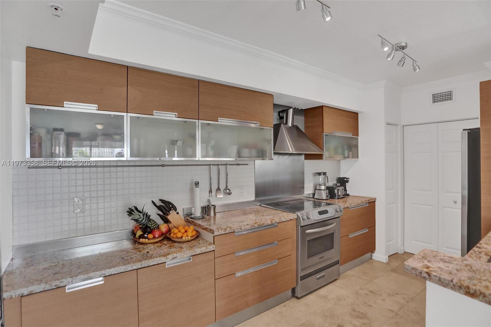 PORTO BELLAGIO CONDO - Residential