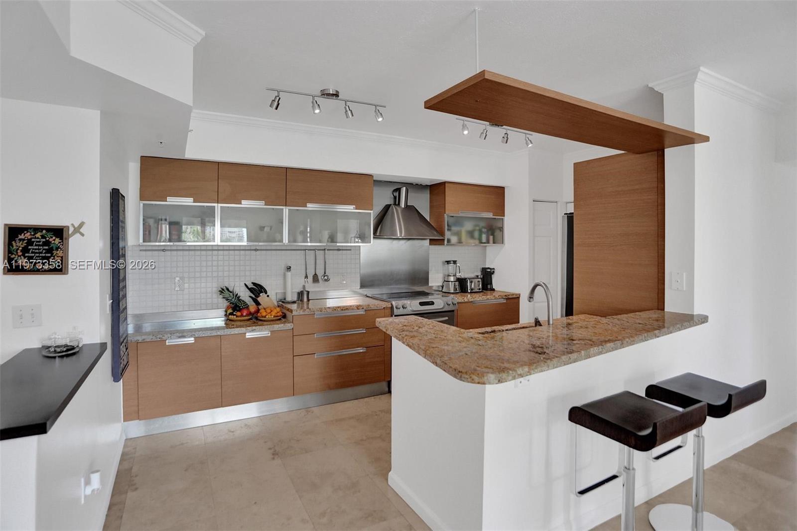 PORTO BELLAGIO CONDO - Residential