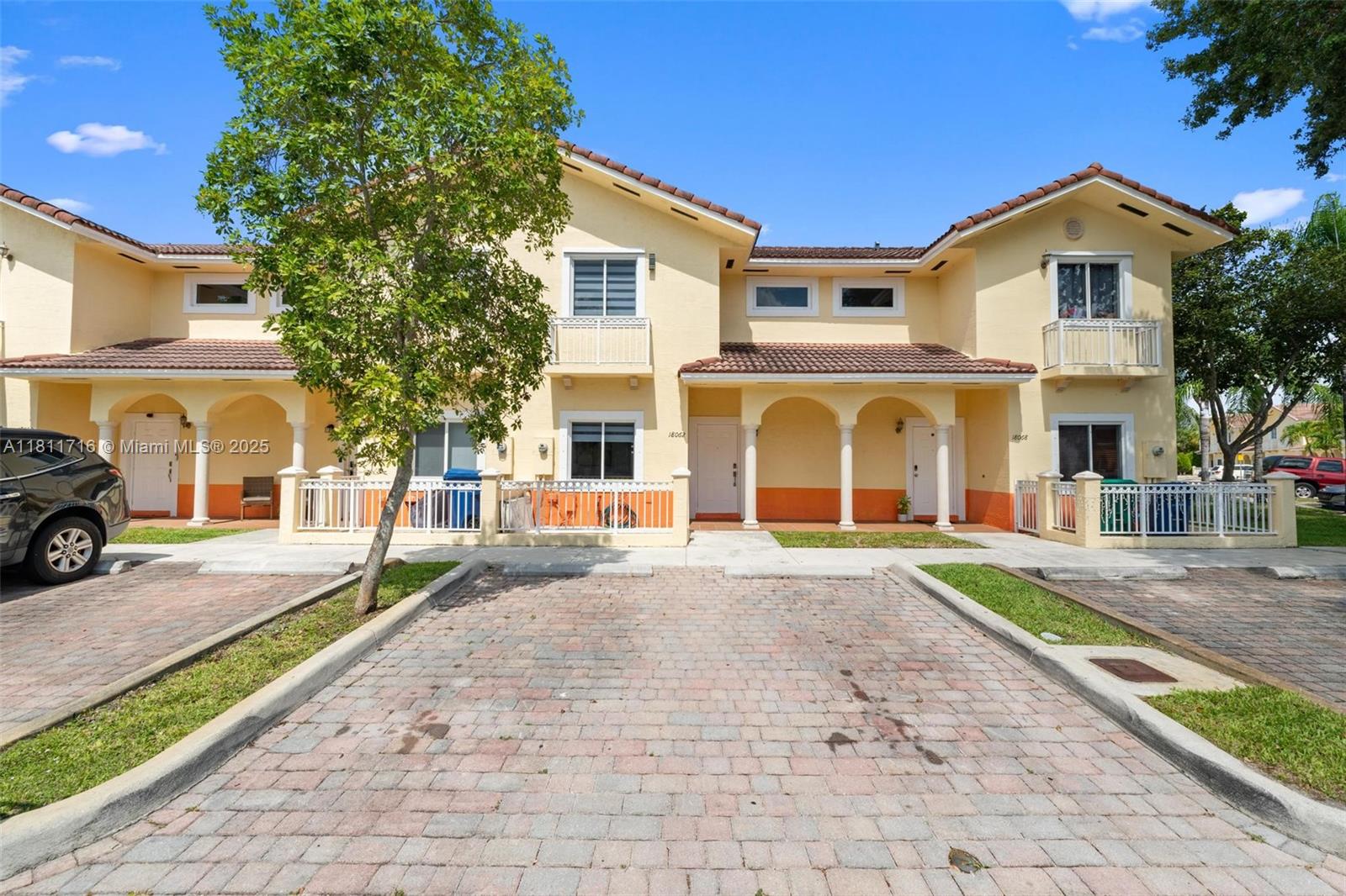 18062 Nw 74th Ct, Hialeah, Miami-Dade County, Florida - 2 Bedrooms  
3 Bathrooms - 