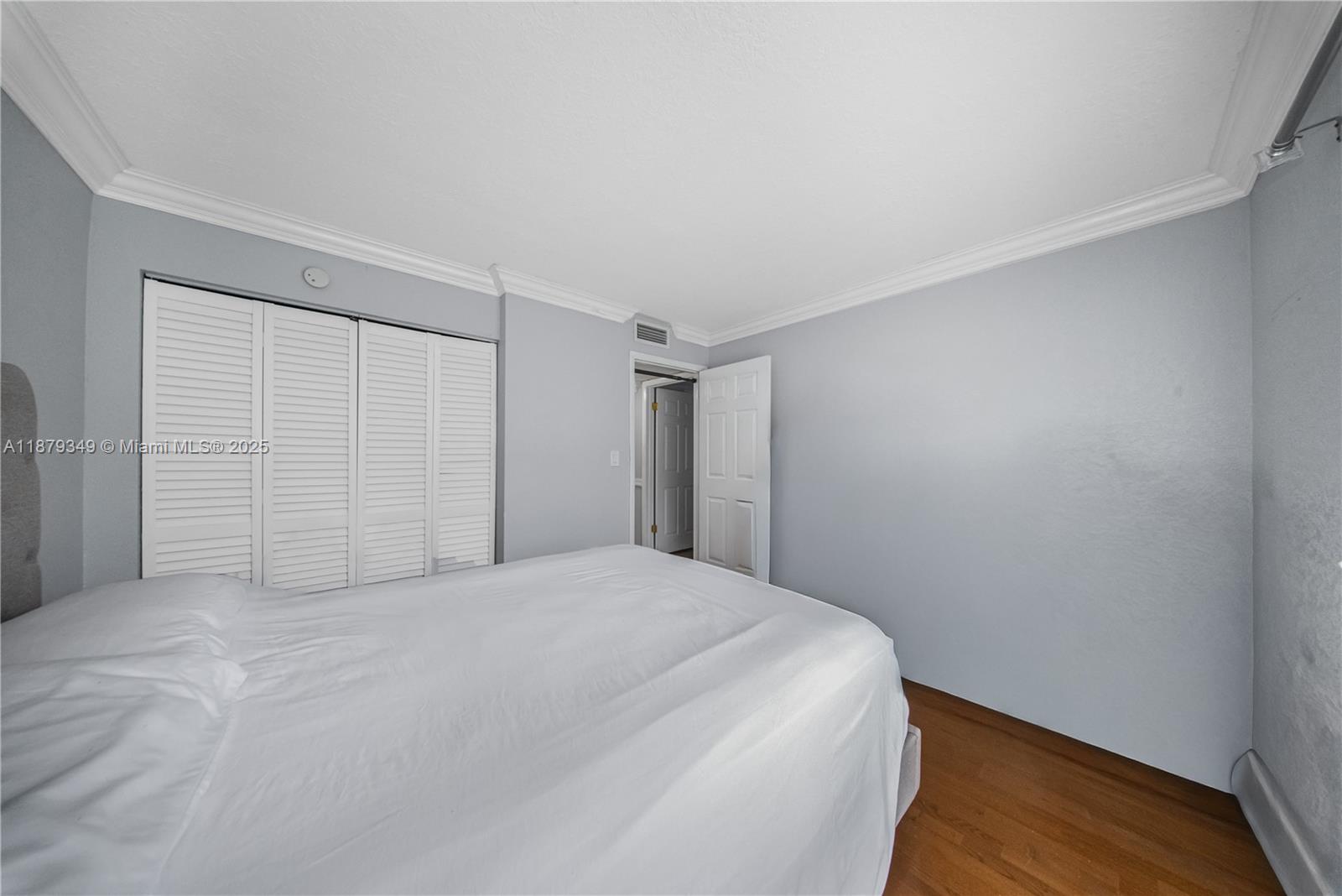 LYNBROOK COURT CONDO PH I - Residential Lease