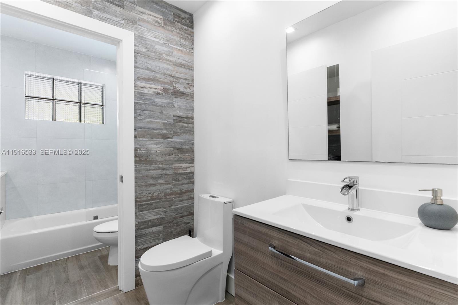 HIGHLAND LAKES SEC 1 - Residential