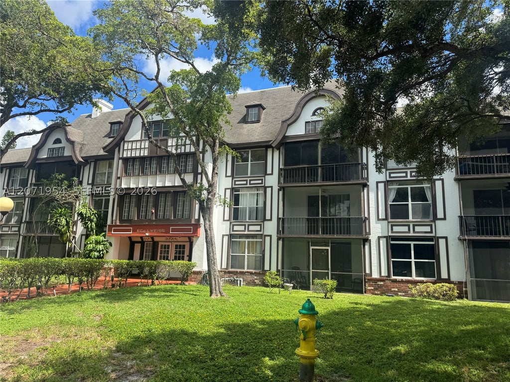 Photo of 3740 Inverrary Dr #2Q, Lauderhill, FL 33319 (MLS # A12071954)