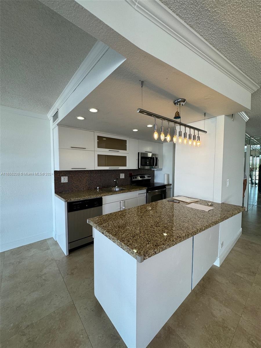 WINSTON TOWER 300 CONDO - Residential