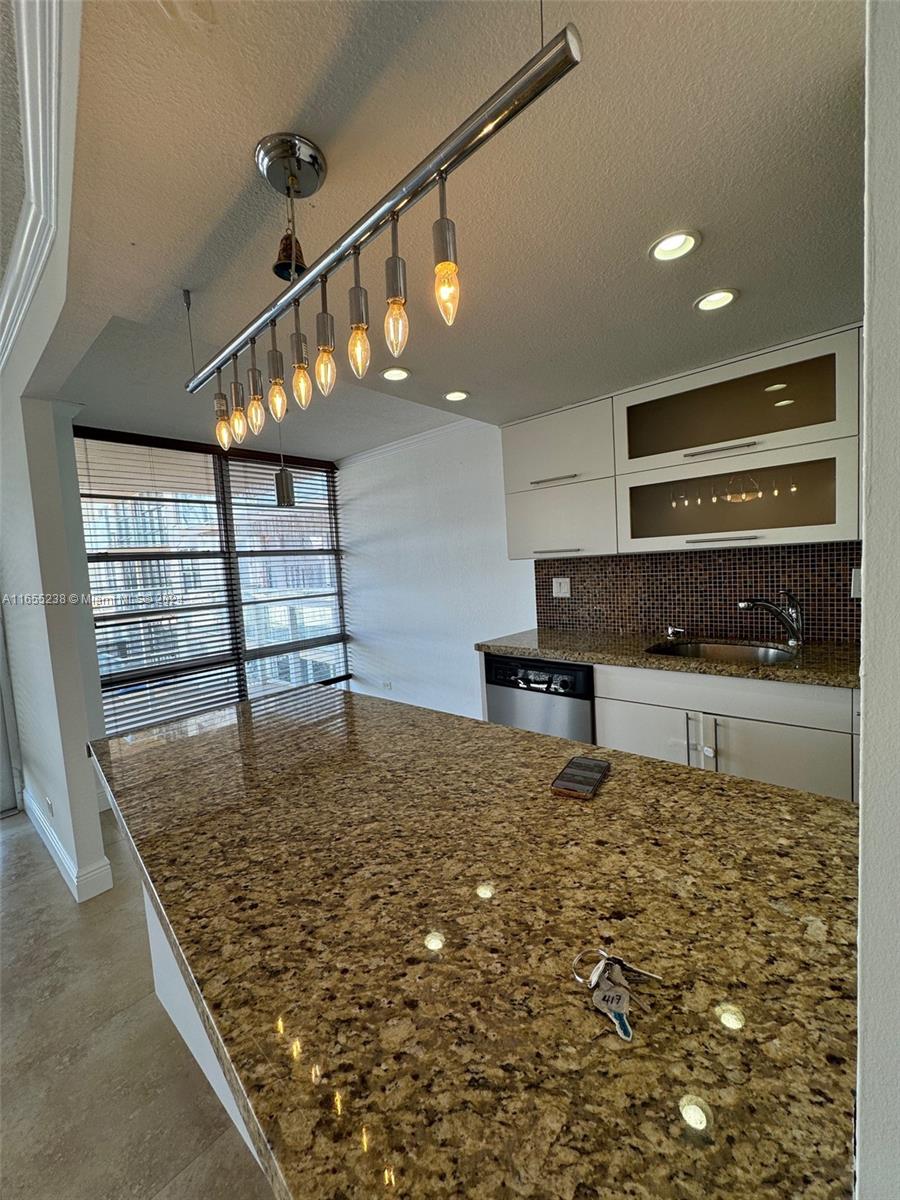 WINSTON TOWER 300 CONDO - Residential