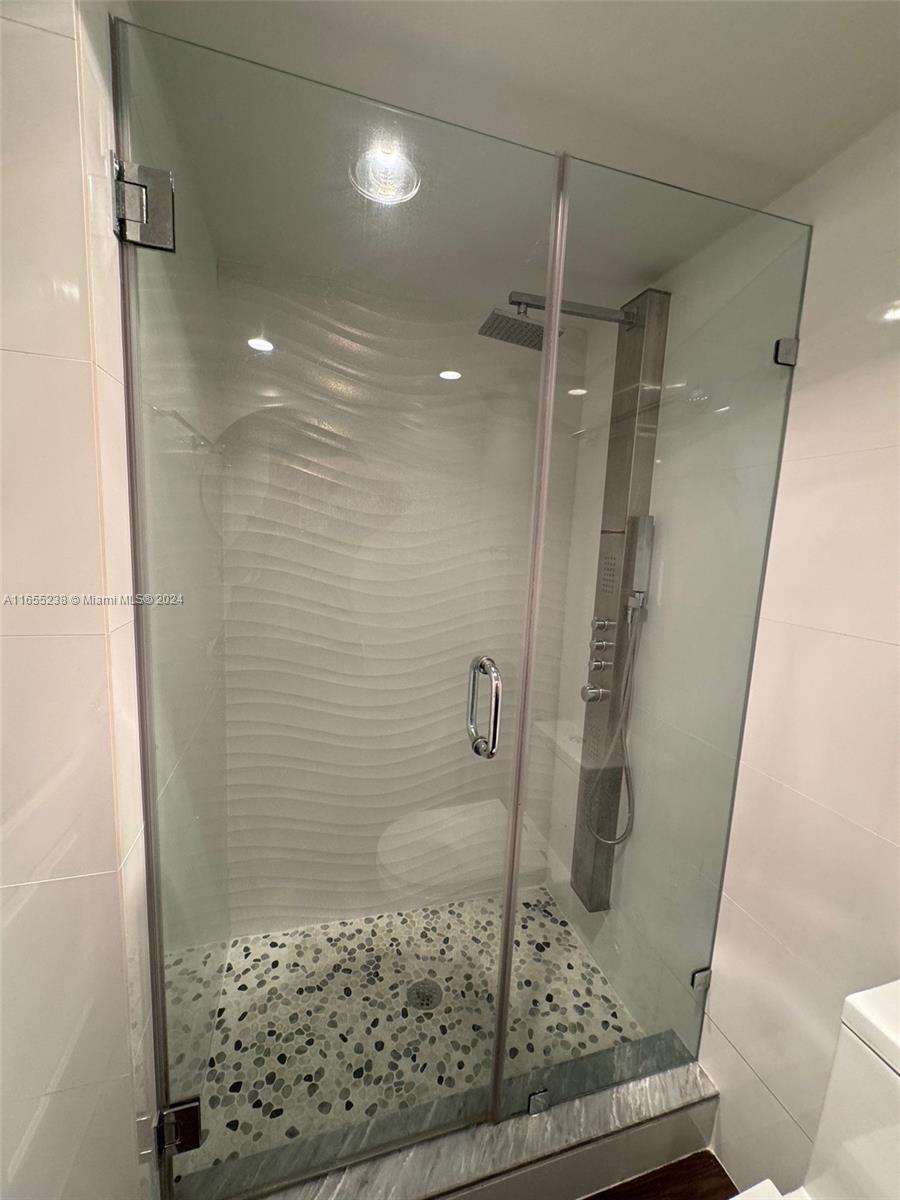 WINSTON TOWER 300 CONDO - Residential