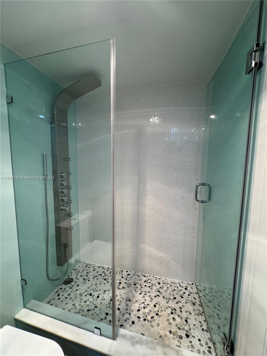 WINSTON TOWER 300 CONDO - Residential