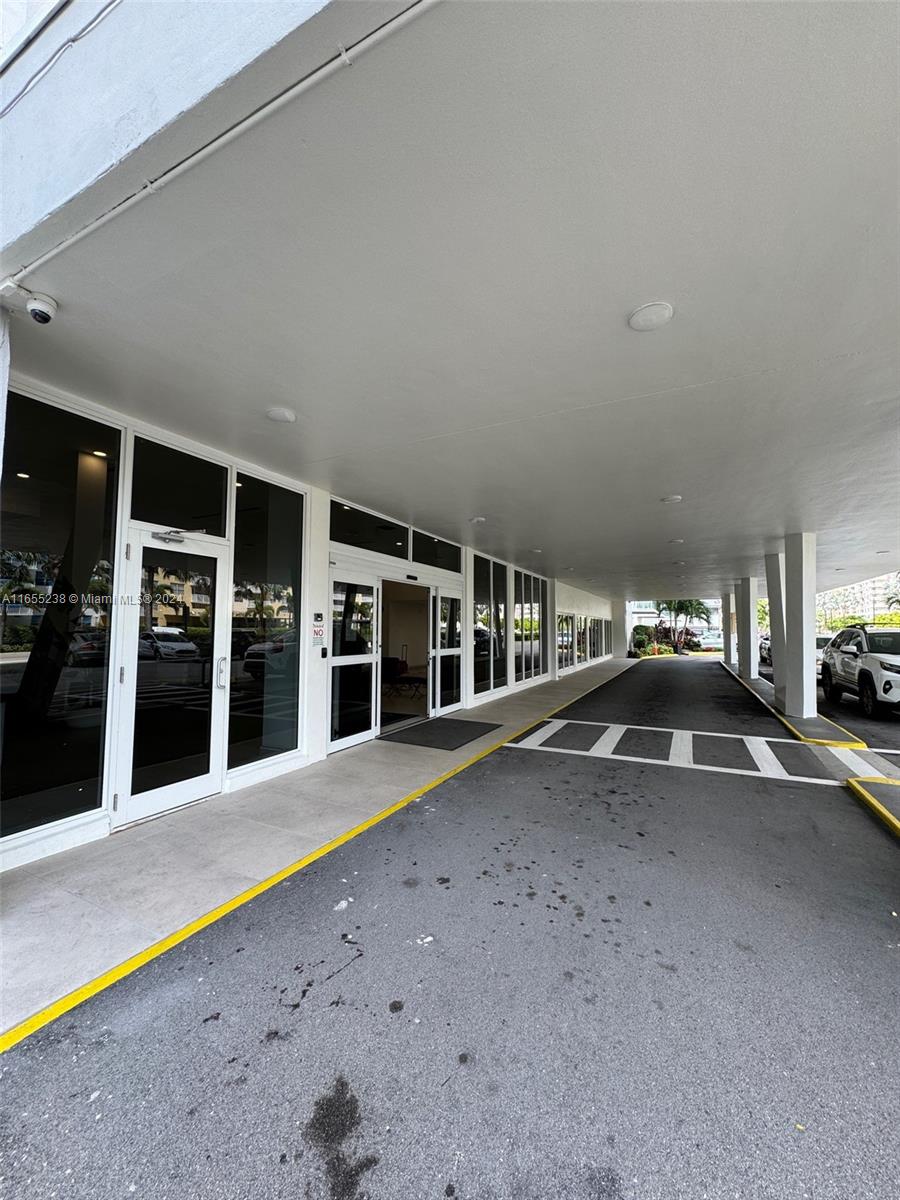 WINSTON TOWER 300 CONDO - Residential