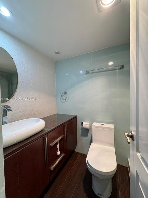 WINSTON TOWER 300 CONDO - Residential