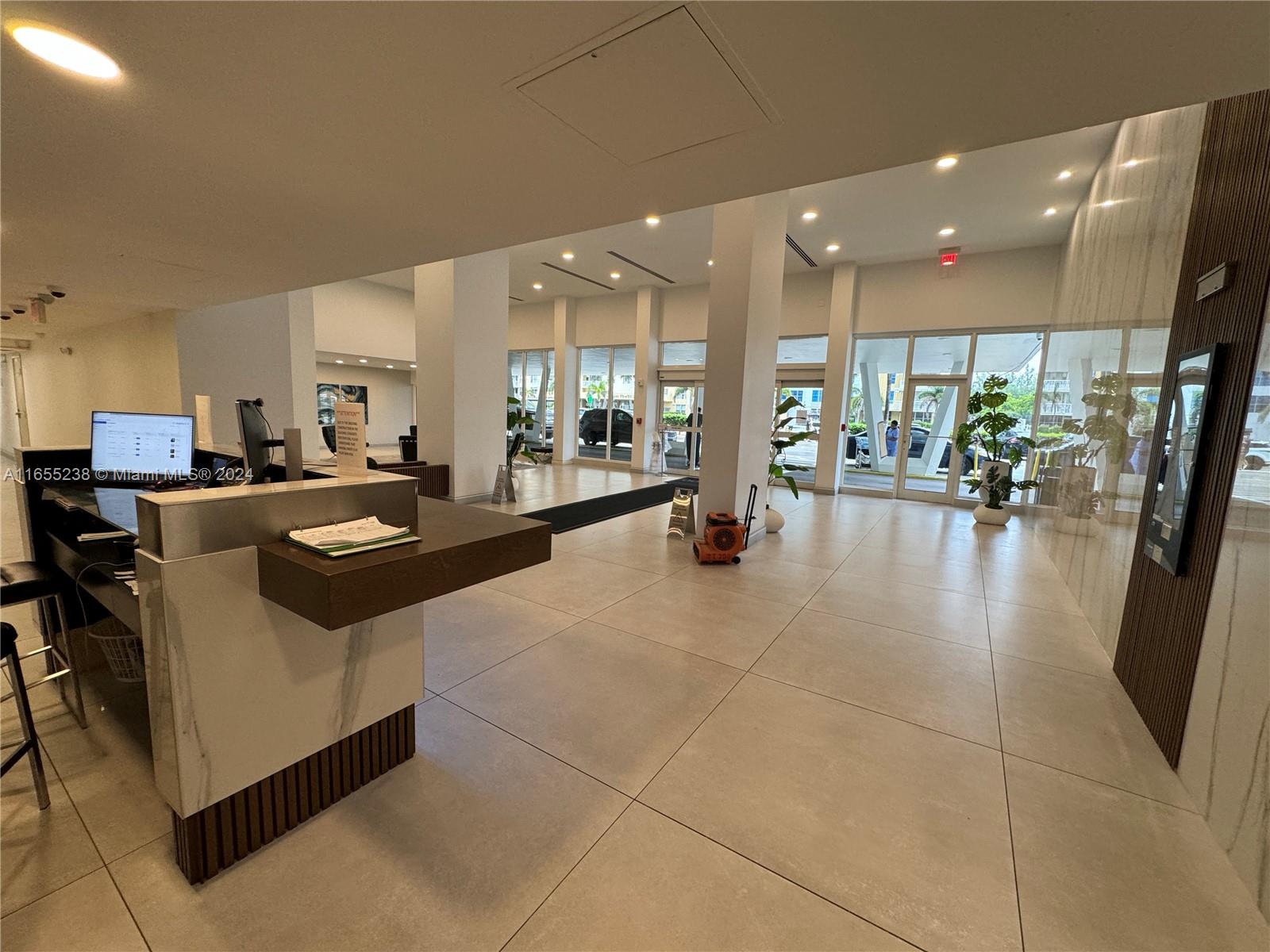 WINSTON TOWER 300 CONDO - Residential