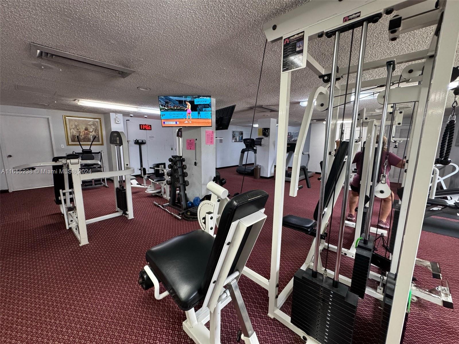 WINSTON TOWER 300 CONDO - Residential