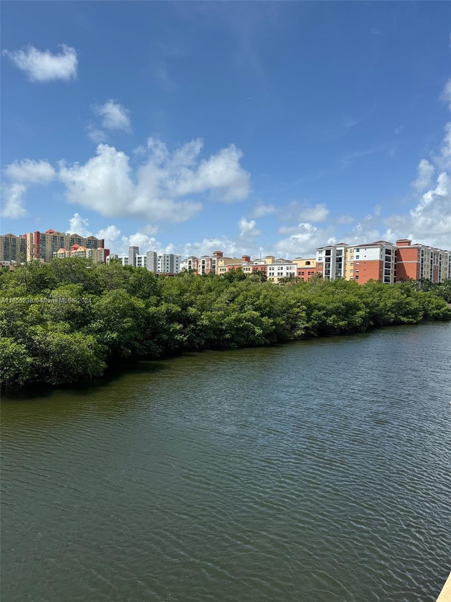 WINSTON TOWER 300 CONDO - Residential