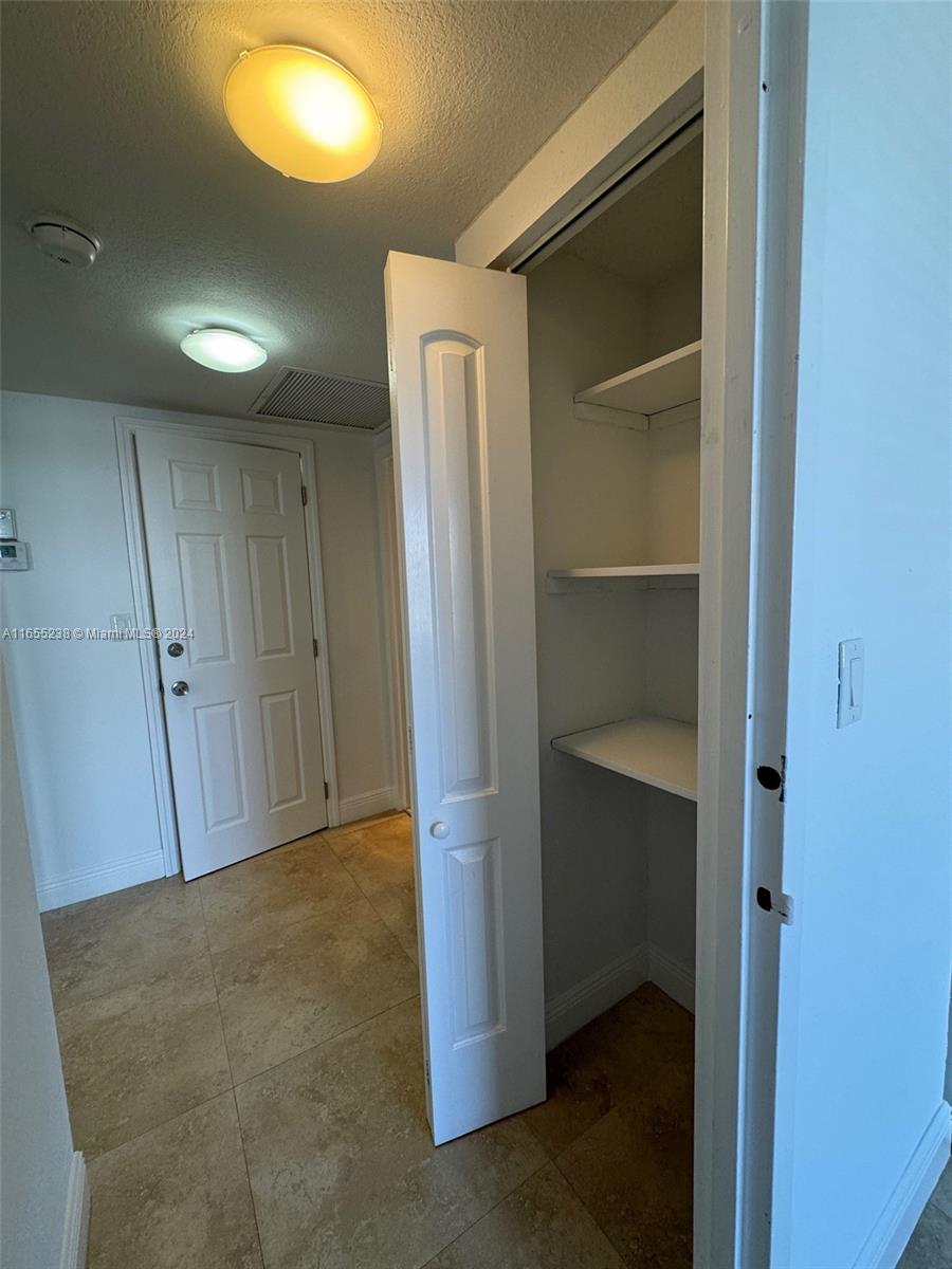 WINSTON TOWER 300 CONDO - Residential