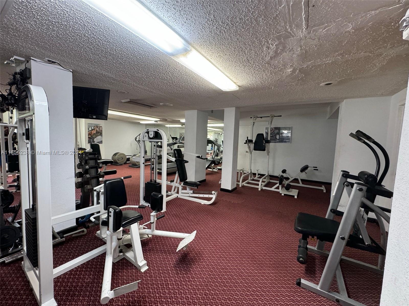 WINSTON TOWER 300 CONDO - Residential