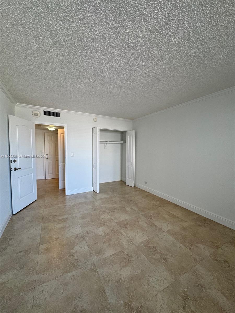 WINSTON TOWER 300 CONDO - Residential
