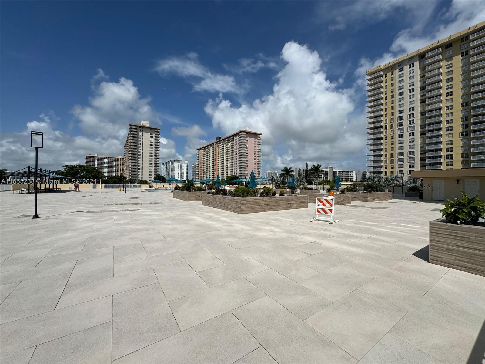 WINSTON TOWER 300 CONDO - Residential