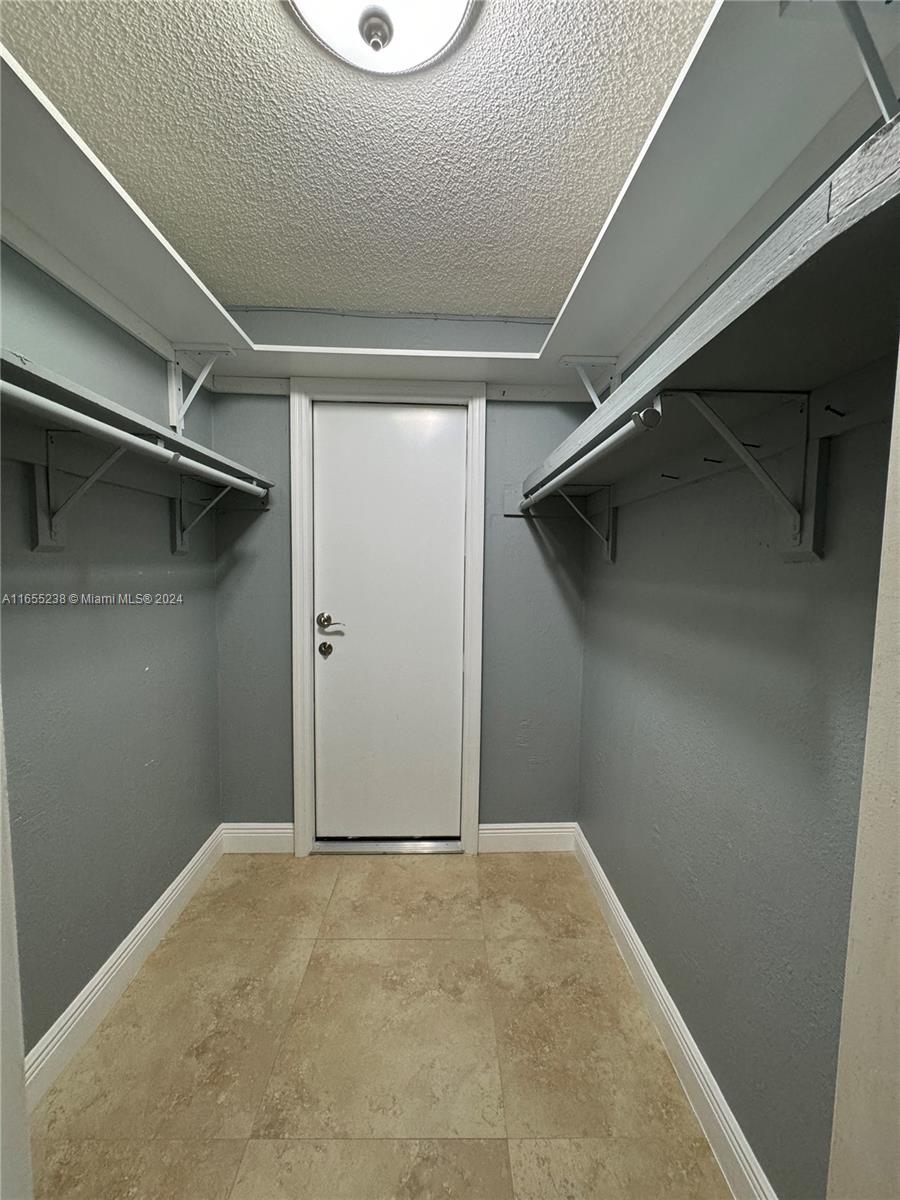 WINSTON TOWER 300 CONDO - Residential