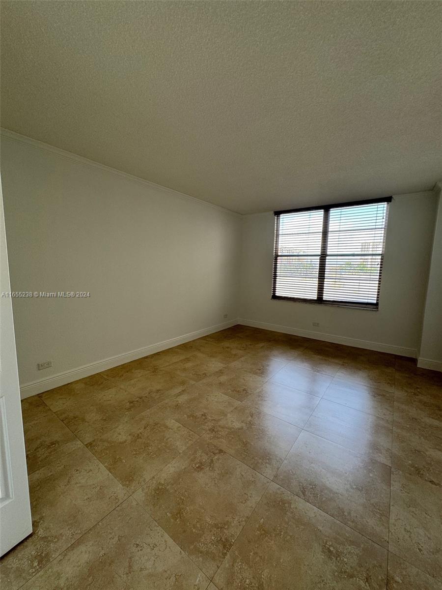 WINSTON TOWER 300 CONDO - Residential