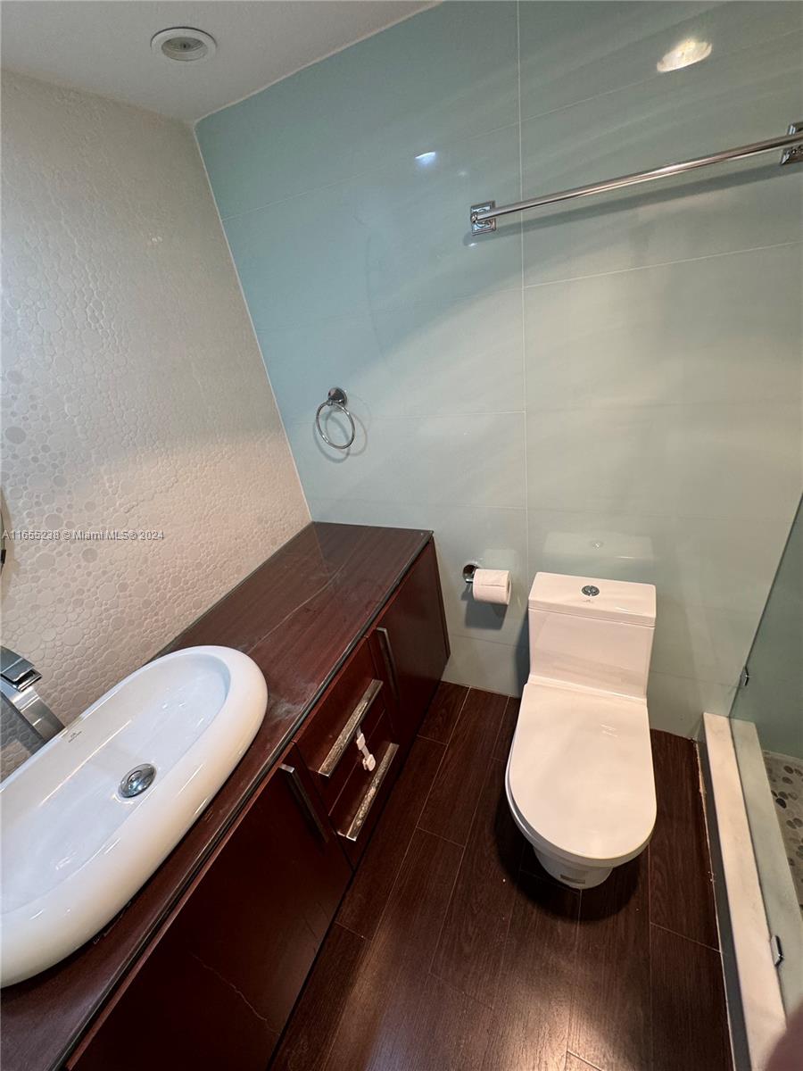 WINSTON TOWER 300 CONDO - Residential