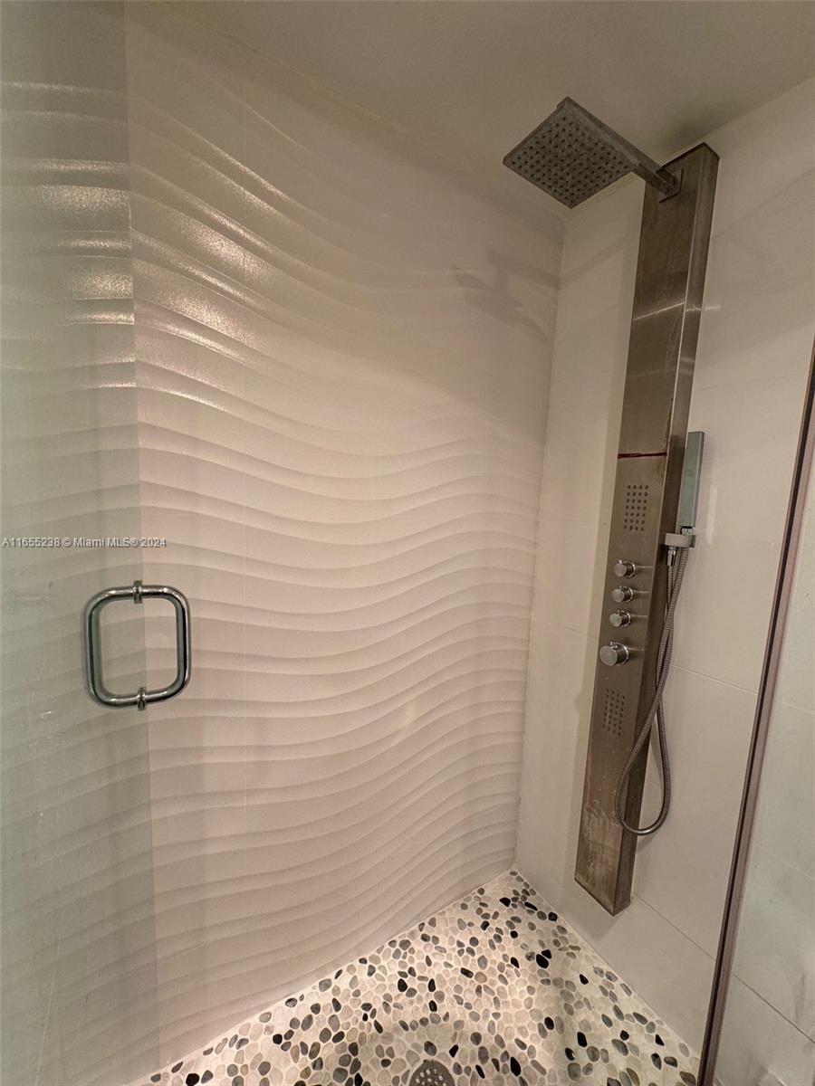 WINSTON TOWER 300 CONDO - Residential