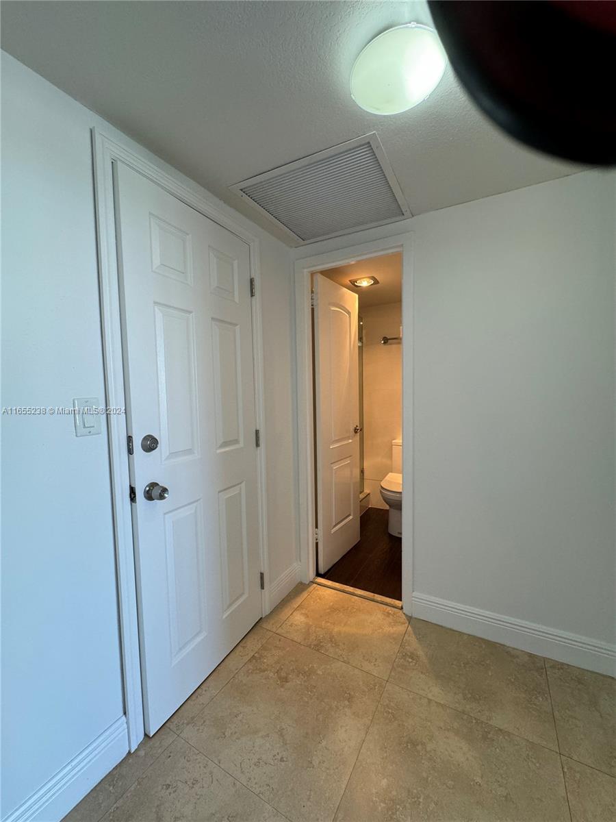 WINSTON TOWER 300 CONDO - Residential