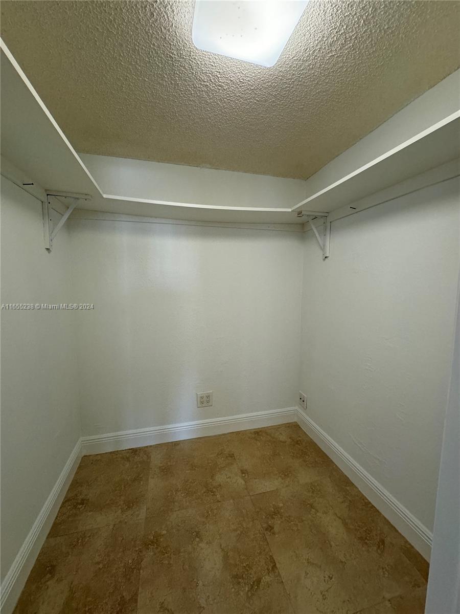 WINSTON TOWER 300 CONDO - Residential