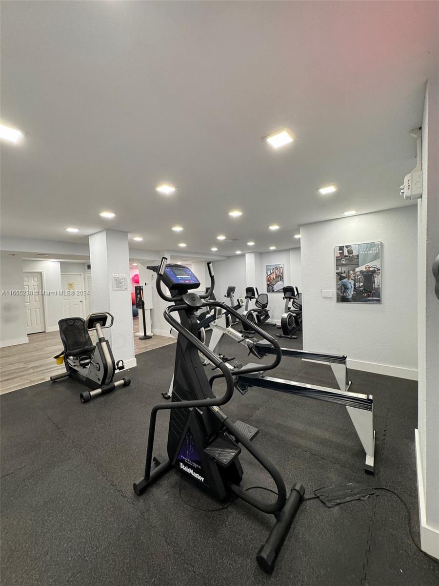 WINSTON TOWER 300 CONDO - Residential