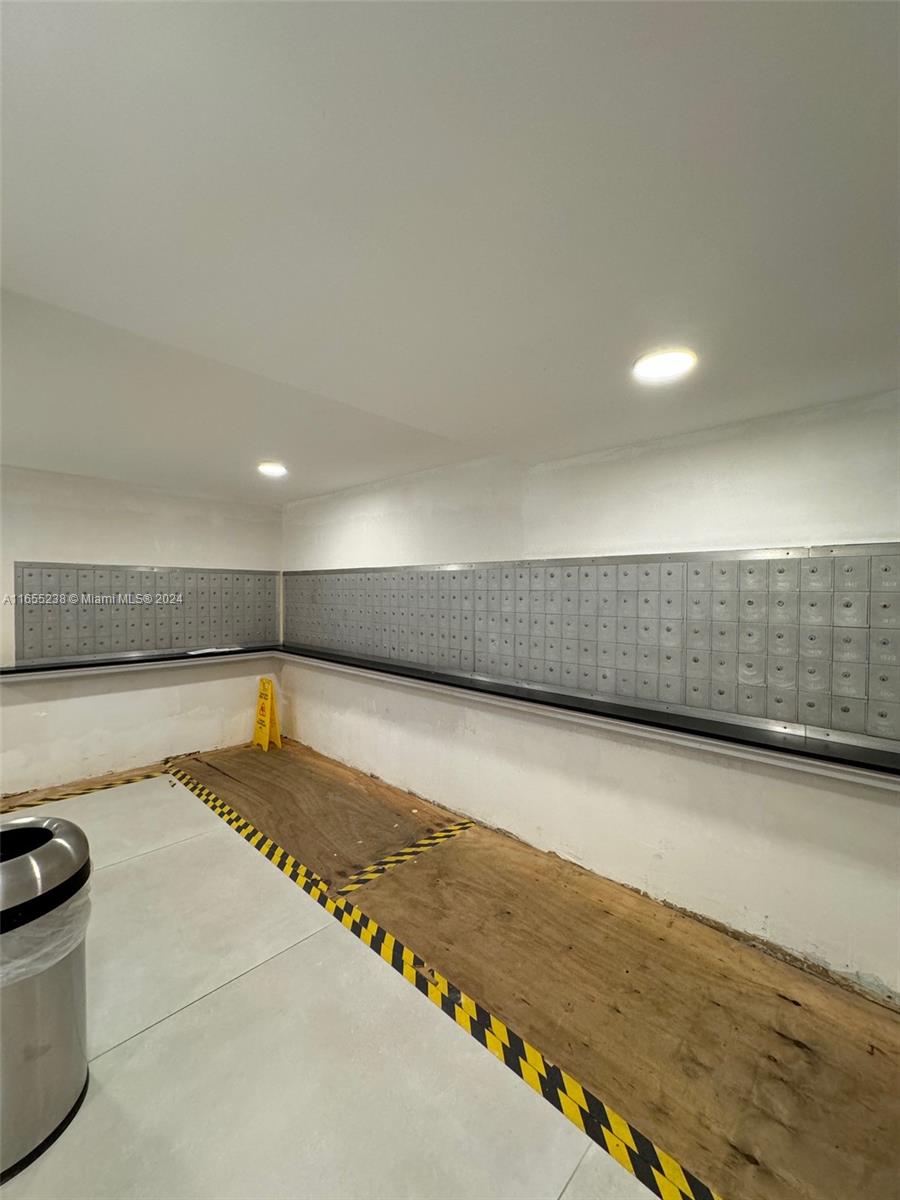 WINSTON TOWER 300 CONDO - Residential