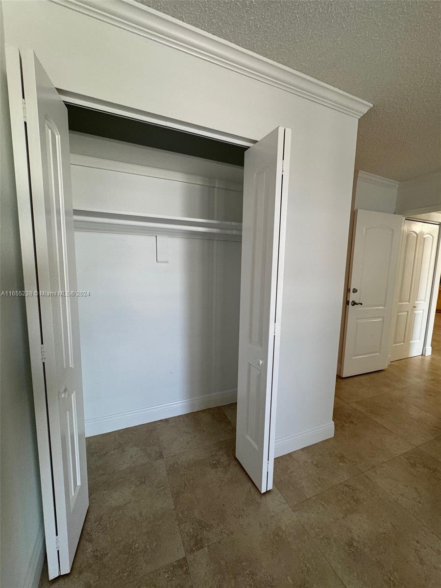 WINSTON TOWER 300 CONDO - Residential