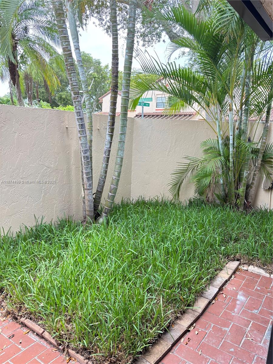 HOST CROSSINGS - Residential