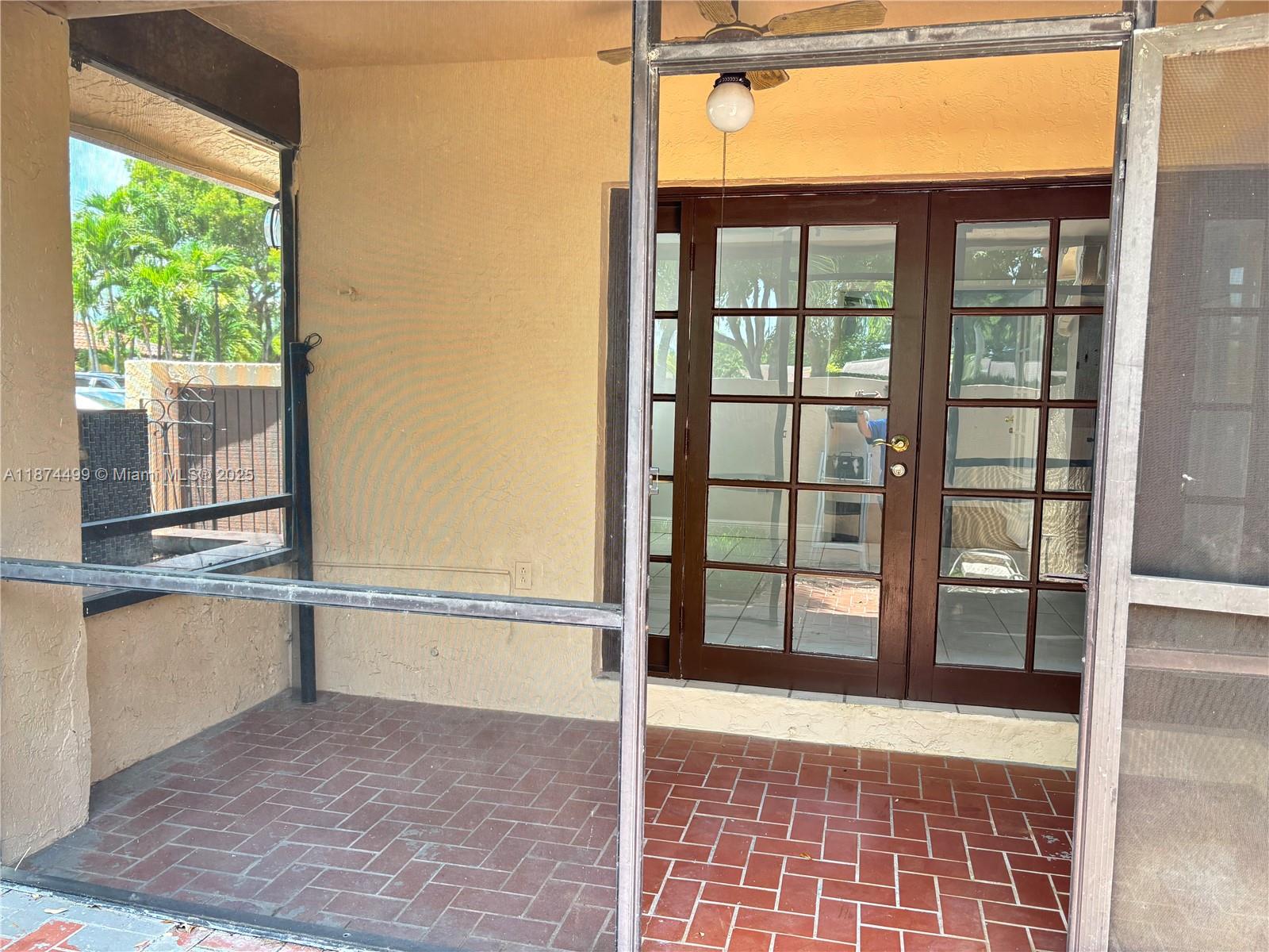 HOST CROSSINGS - Residential