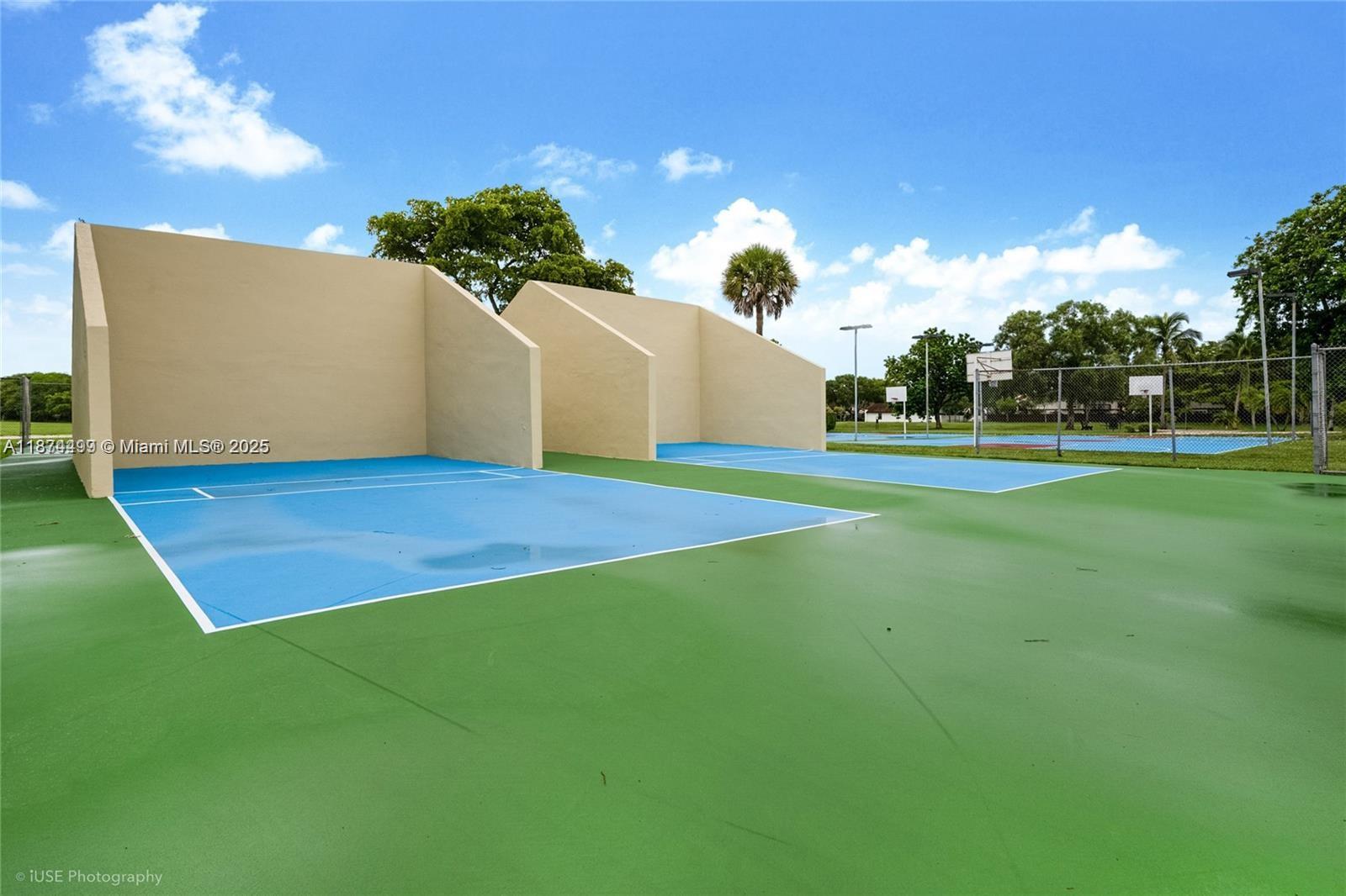 HOST CROSSINGS - Residential