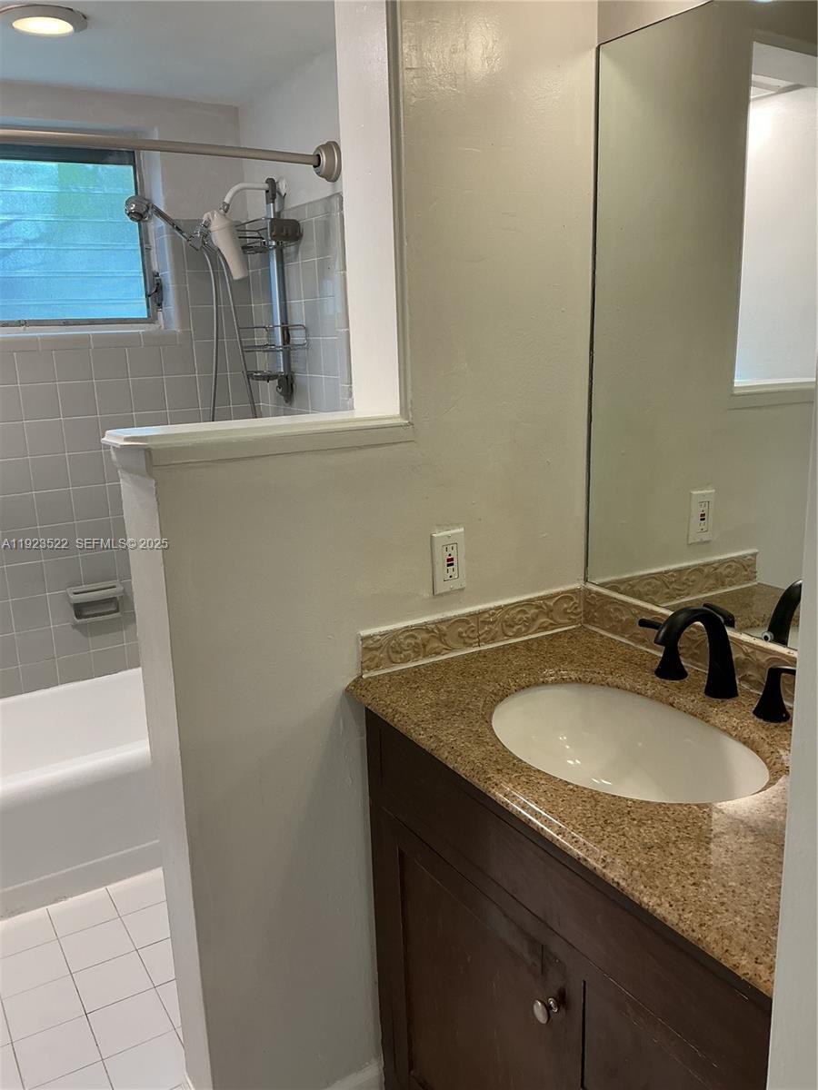 2716 NE 30th Pl 103C