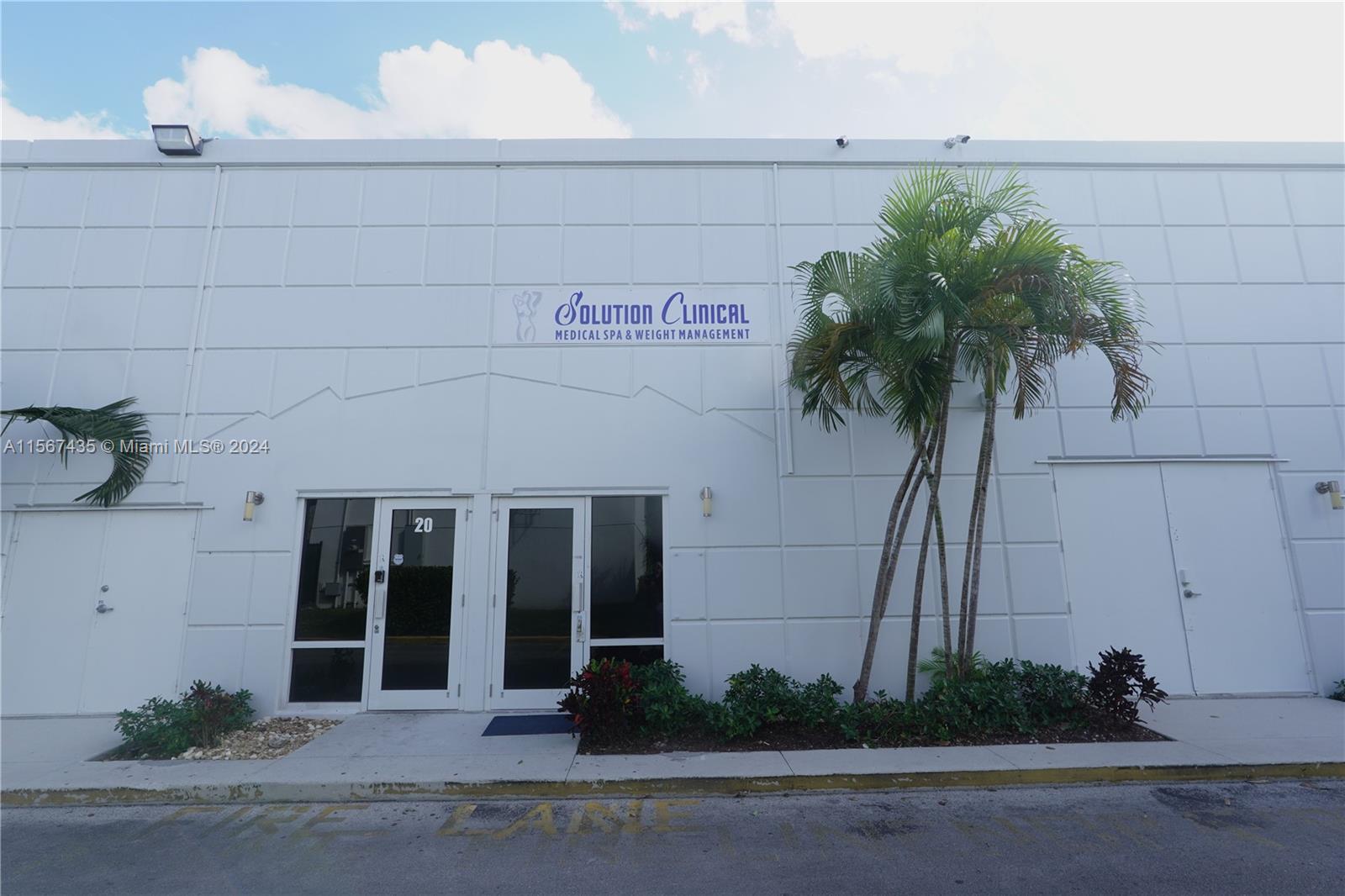 Professional offices for lease in the heart of Doral, 1,500 Sqft. Strategically located two blocks away from Florida’s Turnpike. Bathroom inside the unit, Lake view, guest parking spaces available. No Beauty services, No spas, no retail activities.